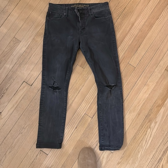Men’s black destroyed denim. American eagle. 32x32 - Picture 1 of 2